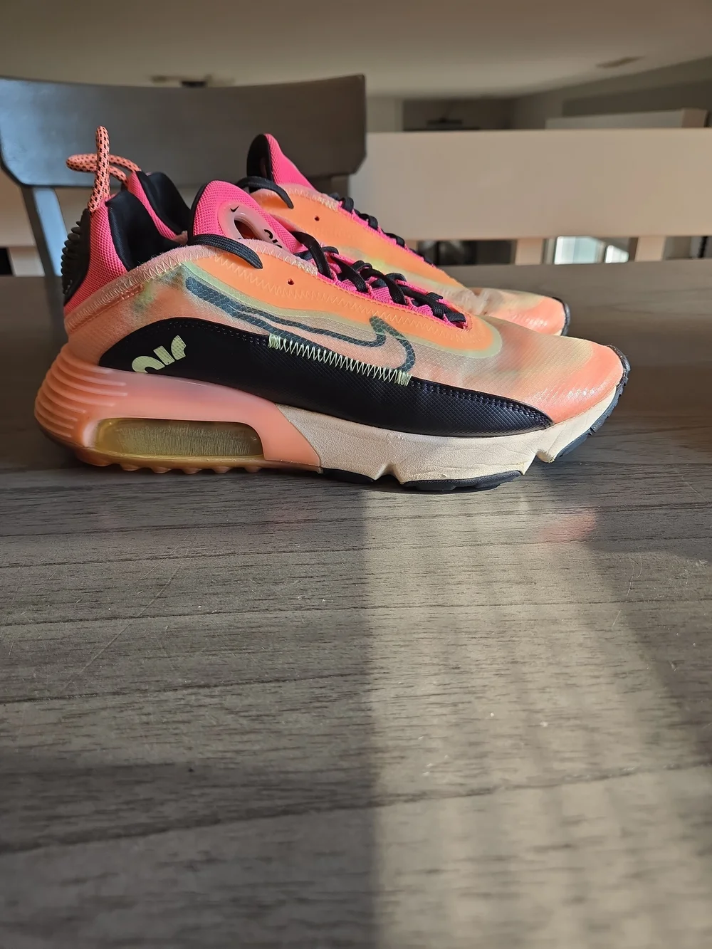 NIKE AIR MAX 2090 NEON HIGHLIGHTER' WOMEN'S RUNNING SHOES SIZE 9.5
